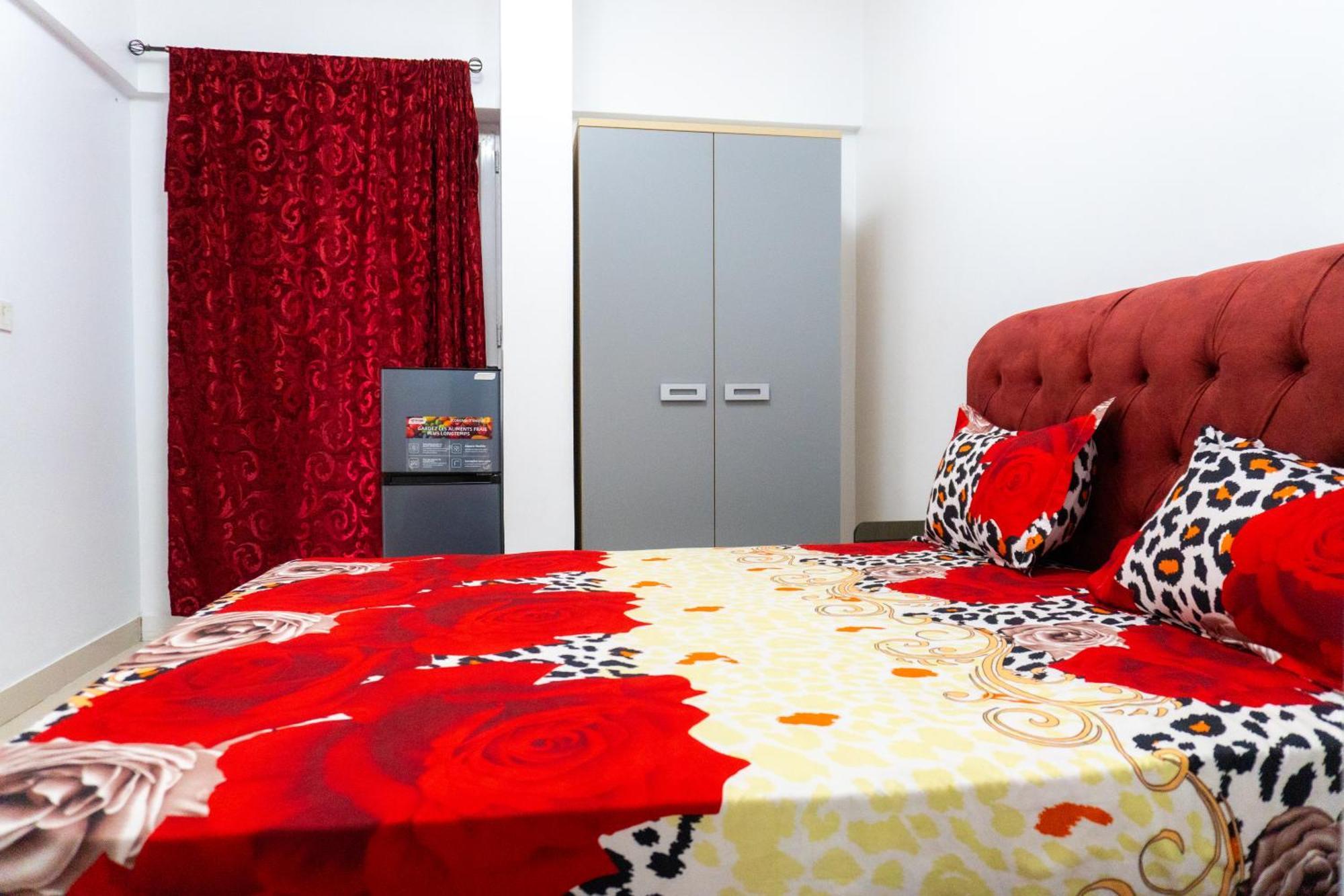 Chambres Meublees Avenue Cheikh Anta Diop ดาการ์ ภายนอก รูปภาพ