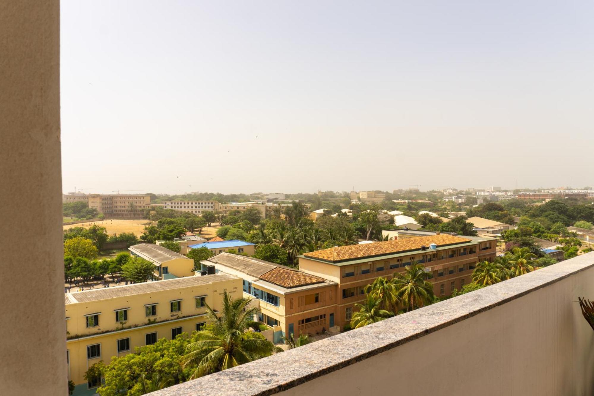 Chambres Meublees Avenue Cheikh Anta Diop ดาการ์ ภายนอก รูปภาพ